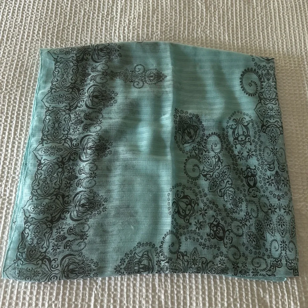 Light blue scarf